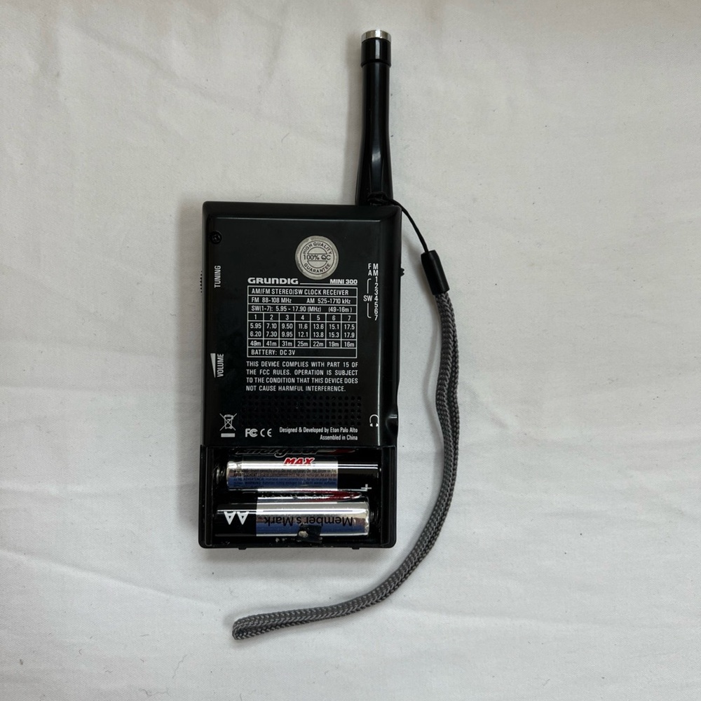 Grundig Mini 300 World Band Receiver Case Manual Portable Radio AM/FM/SW Working - Picture 7 of 14